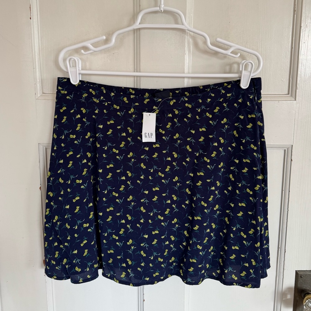 NWT Gap navy floral mini skirt size large